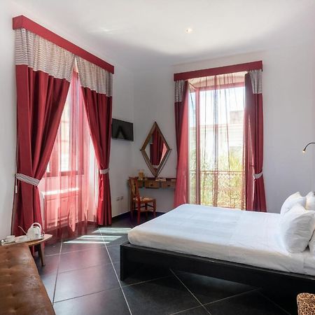 Maria Vittoria Charming Rooms And Apartments Brindisi Exterior photo