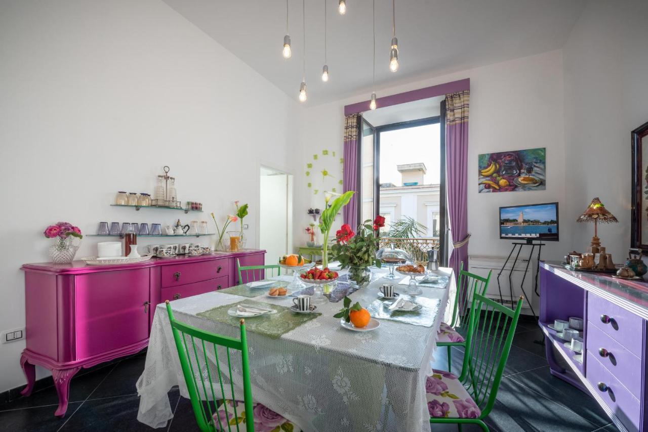 Maria Vittoria Charming Rooms And Apartments Brindisi Exterior photo
