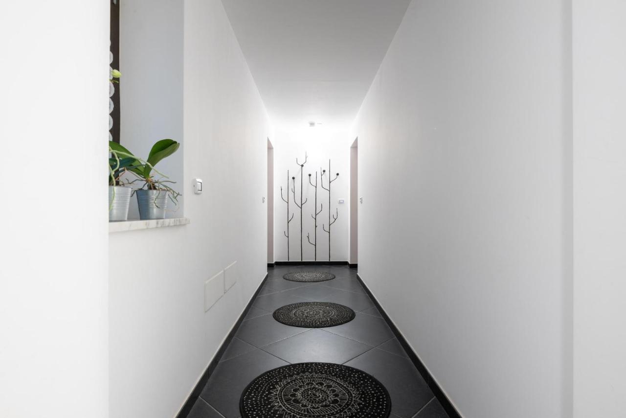 Maria Vittoria Charming Rooms And Apartments Brindisi Exterior photo