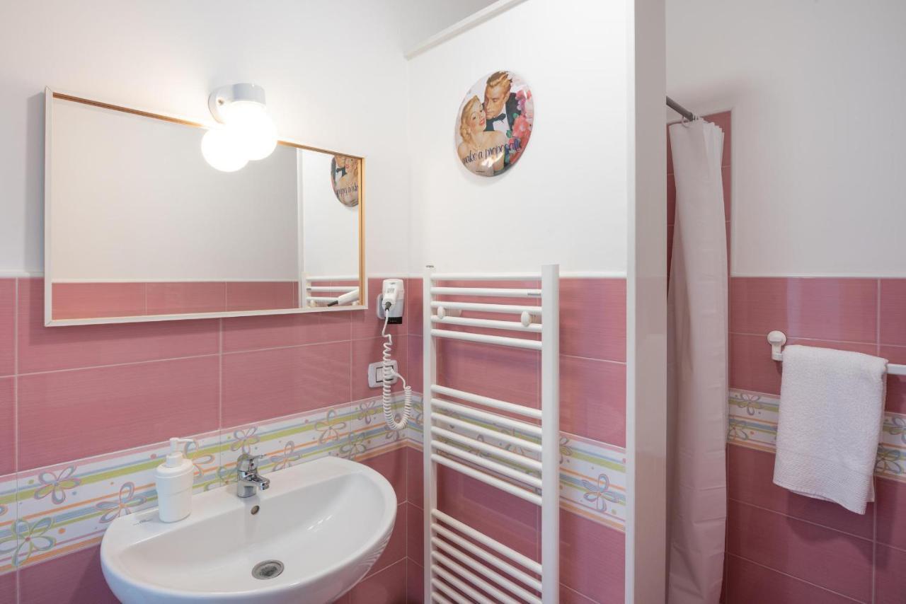 Maria Vittoria Charming Rooms And Apartments Brindisi Exterior photo