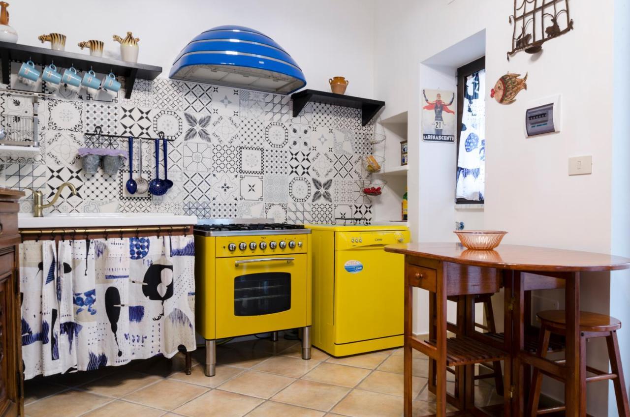 Maria Vittoria Charming Rooms And Apartments Brindisi Exterior photo